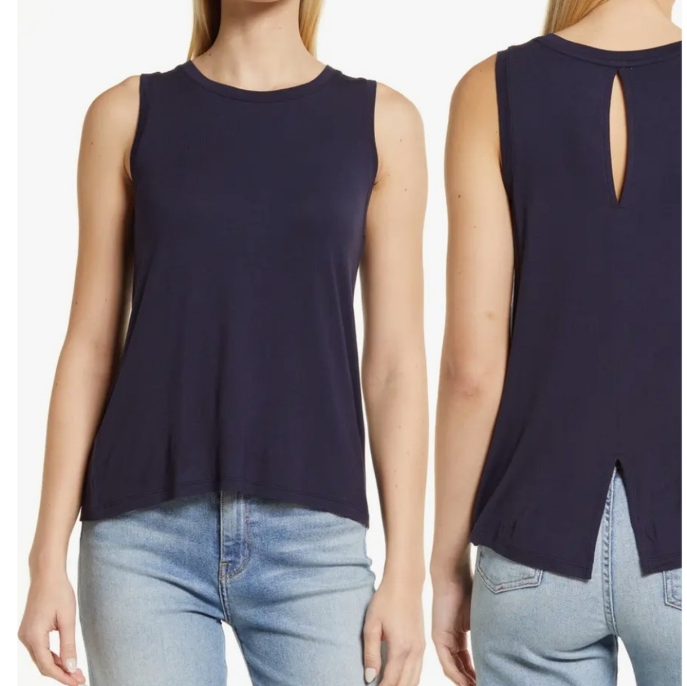 Navy keyhole tank top, size med.